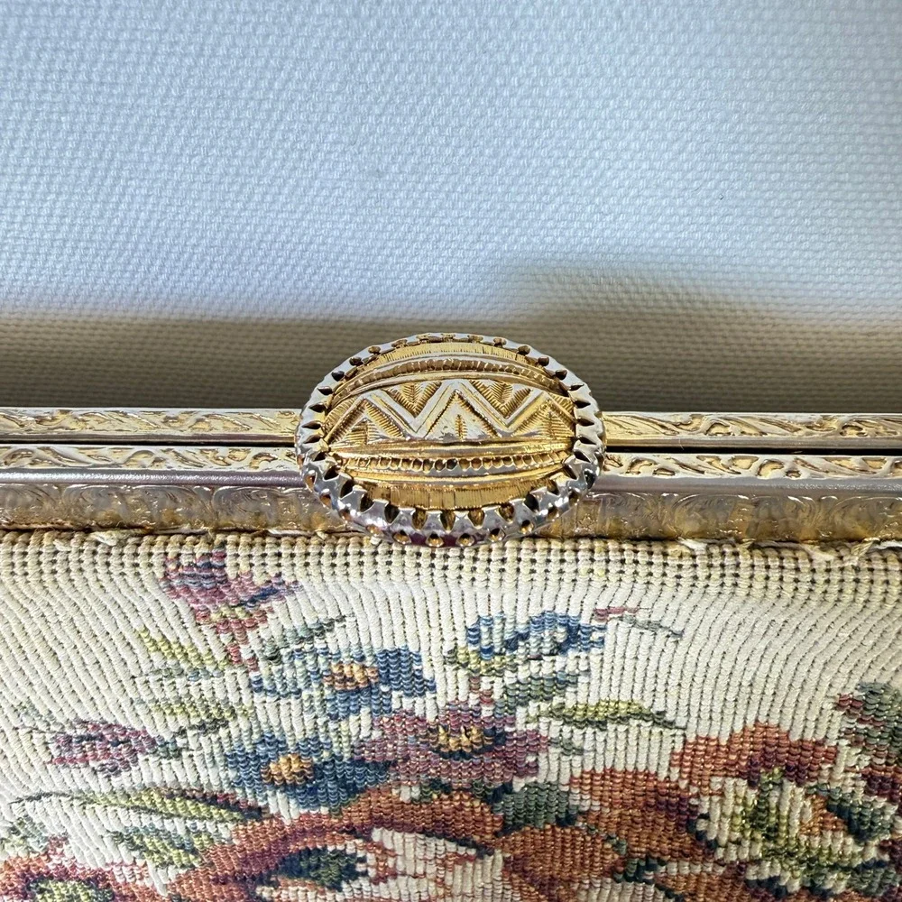 Vintage Beige Floral Tapestry Needlepoint Kiss Lock Shoulder Bag Medium